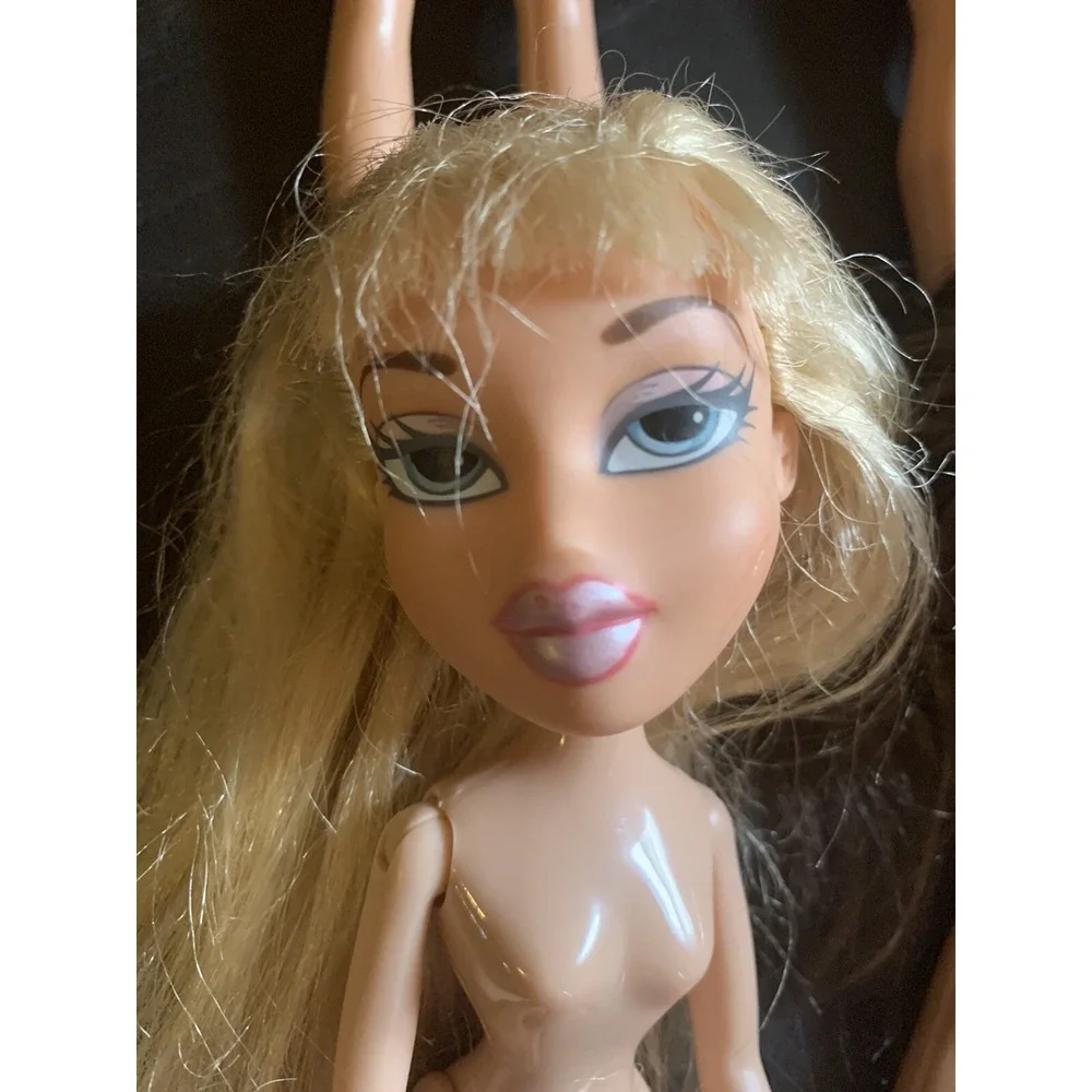 MGA - Bratz - Lot of 6 Vintage Dolls Lot - NUDE / NO SHOES! Yasmin Sasha Cloe